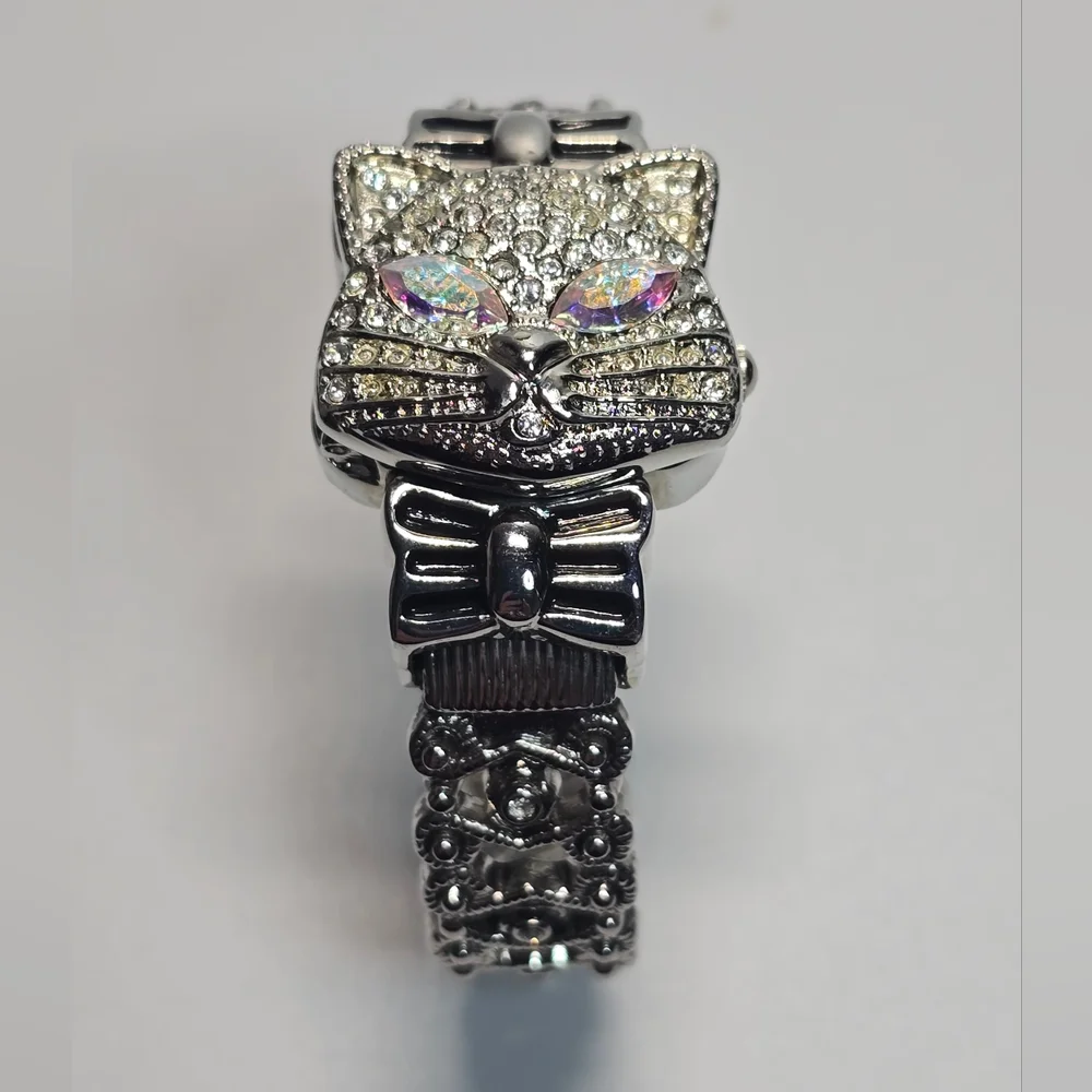 Elegant Silver Cat Face Women's Watch